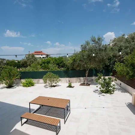 Vicula Mauras Lefkada City